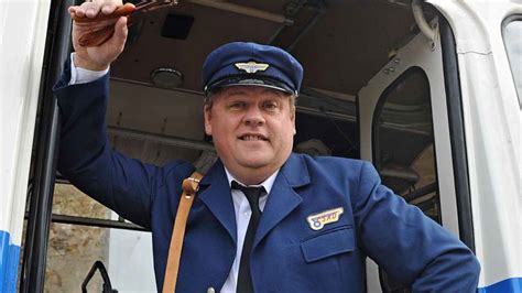 Václav Kopta v uniforme vodiča autobusu