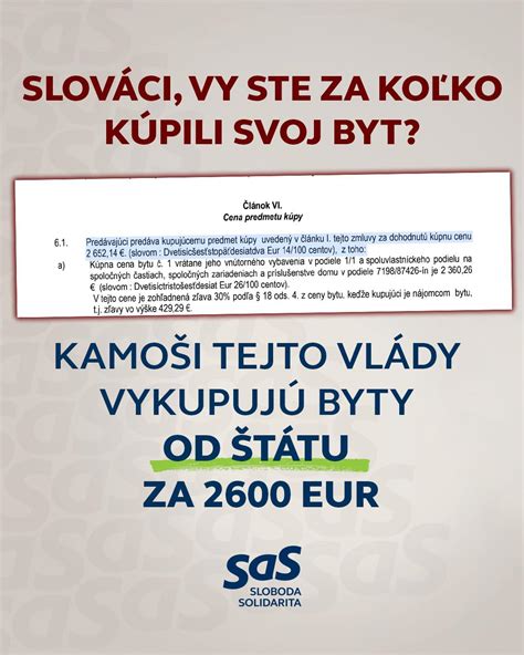 Pár prezerajúci si kúpnu zmluvu na byt