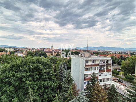 Južne orientovaná lodžia s výhľadom na Prešov a zeleň