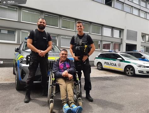 Policajti pri práci