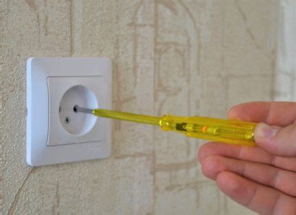 Použitie indikačného skrutkovača na identifikáciu fázy