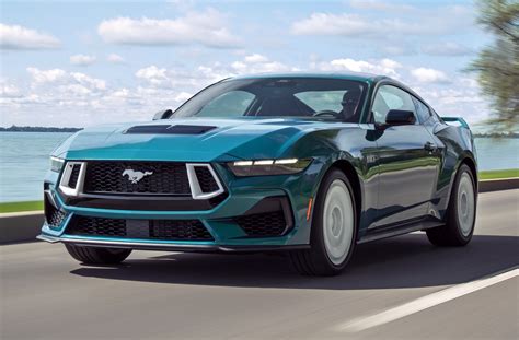 Ford Mustang GT čiernej farby