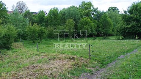 Rozľahlý stavebný pozemok s výhľadom