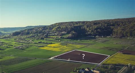 Ilustrácia znázorňujúca prekrývajúce sa parcely E a C