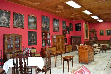 Interiér historickej budovy s kanceláriami