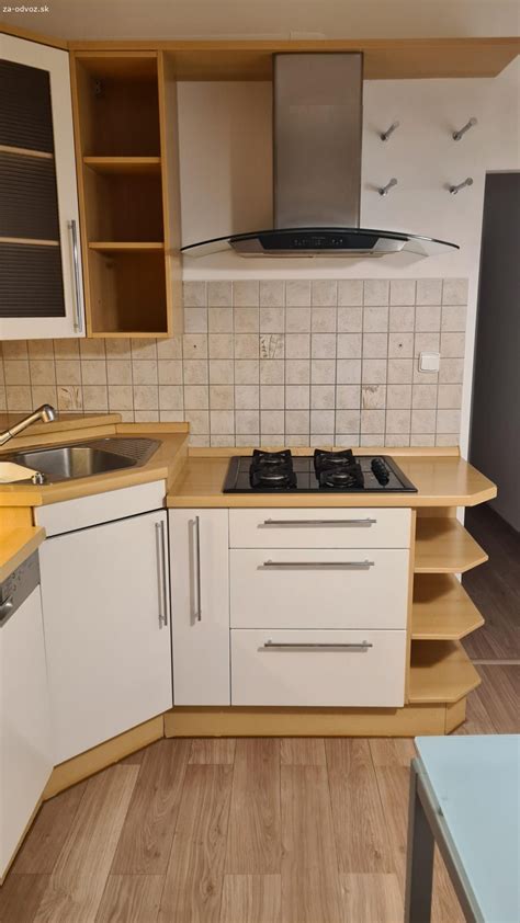 Interiér bytu s predprípravou na kuchynskú linku a laminátové podlahy