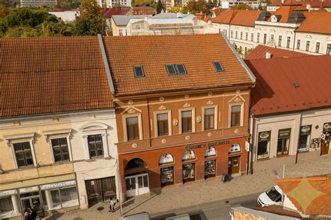 Moderný obchodný priestor v centre mesta