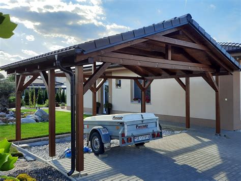 drevený prístrešok pre autá