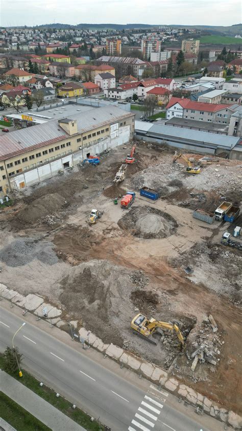 Budova bývalej tabakovej továrne v Leviciach