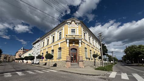 Obchodná budova v centre Šahy