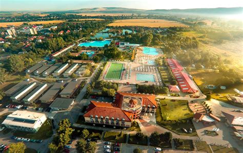 Vzdušný pohľad na areál Vadaš Thermal Resort