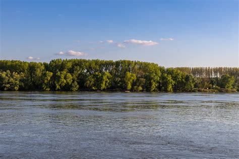 obrázok rieky Malý Dunaj s brehmi