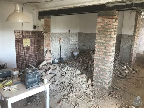 Interiér starého domu pred rekonštrukciou