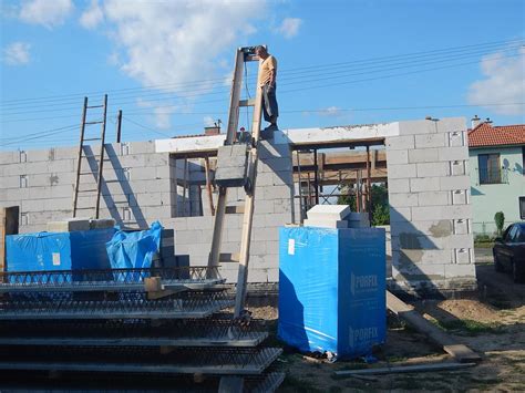 Ilustrácia klietkového stavebného výťahu