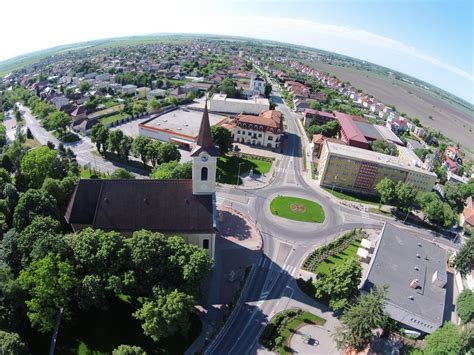 Obec Dvory nad Žitavou