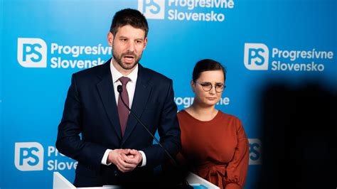 Ilustrácia znázorňujúca občanov diskutujúcich o pláne obce