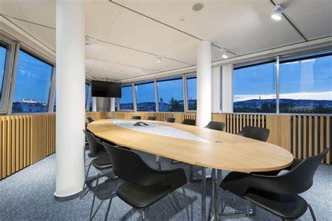 Interiér moderného administratívneho priestoru