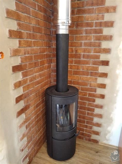 Detail škárovania tehlového krbu