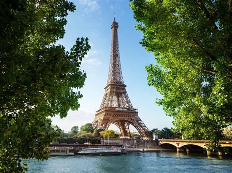 Eiffelova veža v Paríži