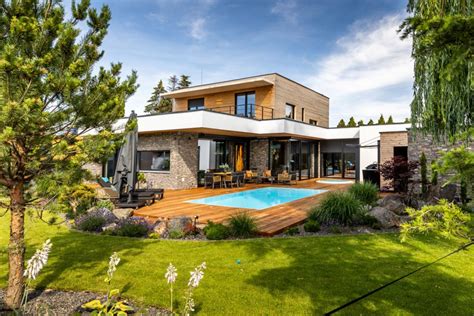 Moderný bytový dom s výťahom