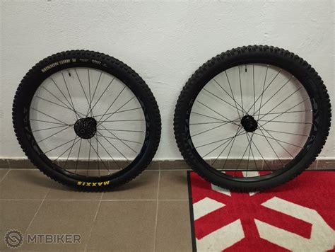 Detail kolesa bicykla s novou pneumatikou