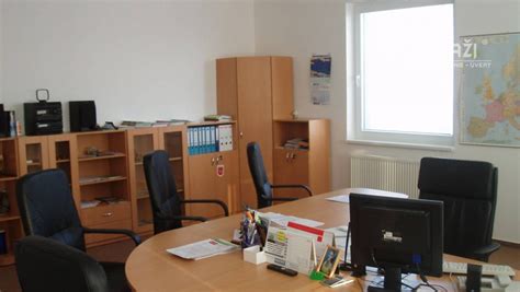 Ilustračná fotografia modernej kancelárie alebo obchodu