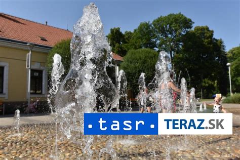 Panorama kúpeľného mesta Piešťany s riekou Váh