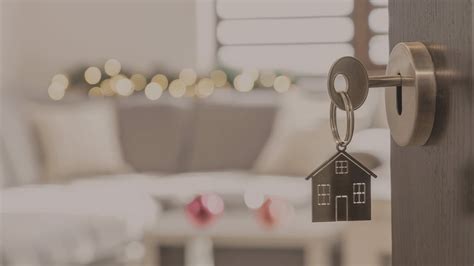 Ilustrácia znázorňujúca kľúč od bytu s kľúčenkou v tvare domu