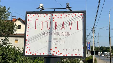 Ilustrácia reklamného bilbordu na stene bytového domu