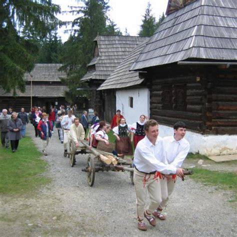Malebná obec Zuberec v podhorí Roháčov