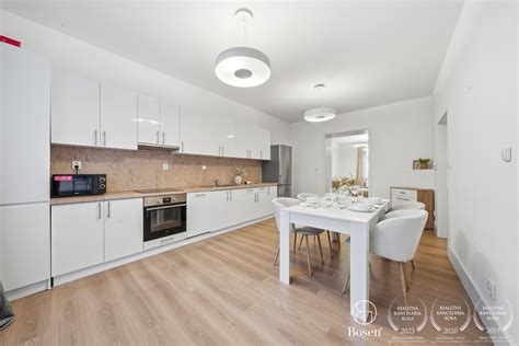 Koláž fotografií rôznych typov bytov: zariadený, nezariadený, moderne zariadený