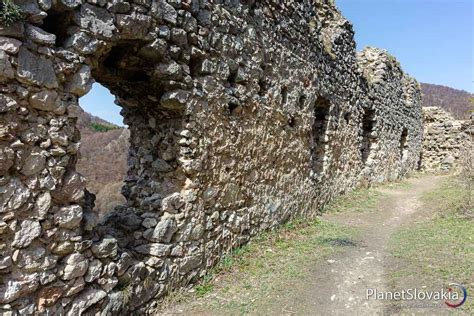 Detailný pohľad na štruktúru železobetónového prefabrikátu
