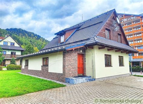 Panoráma Donovál s apartmánovým domom Magura v popredí