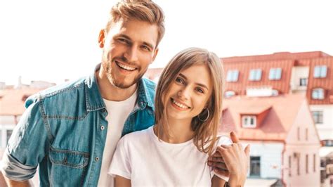 Mladý pár plánuje budúcnosť v novom dome