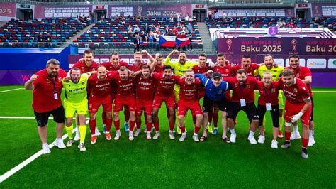 Hráči v akcii na vodnom futbale
