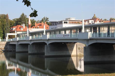 Panorama mesta Piešťany s dominantou Kolonádového mosta