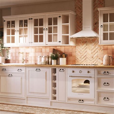 Kuchyňa v provensalskom štýle s keramickým riadom a levanduľovými motívmi