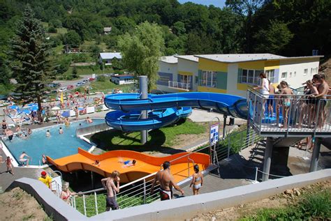 Ilustrácia Vodného Raja Vyhne s tobogánmi a bazénmi