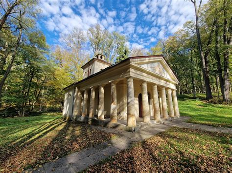 Kaplnka v kaštieľnom parku