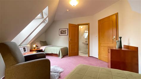 Interiér kaštieľa s umeleckými dielami