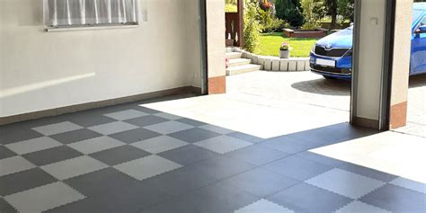 aplikácia tekutej lepenky na podlahu garáže
