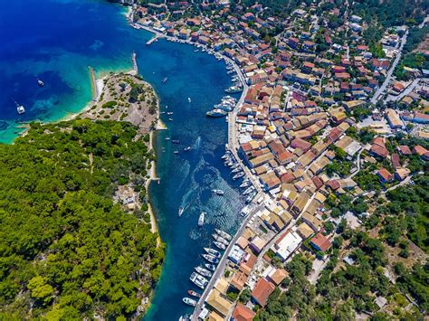 Pohľad na malebnú dedinku na ostrove Antikythera