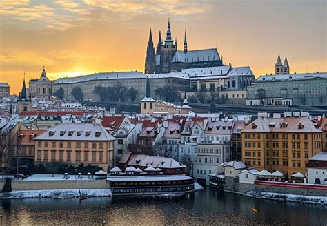 Pražský hrad s riekou Vltavou