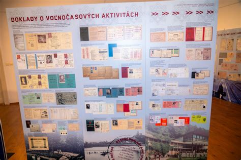 Ilustračná fotografia rôznych osobných dokladov