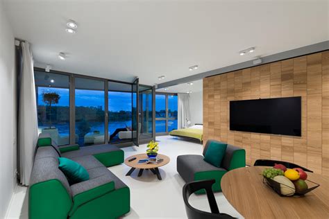 moderná obývacia izba s výhľadom na Bratislavu