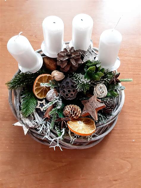 adventný veniec v prírodnom štýle