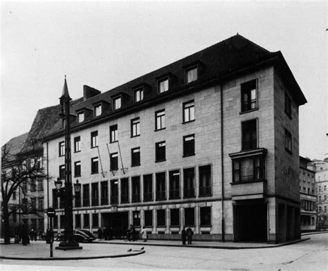 Ilustračná fotografia modernej mestskej radnice