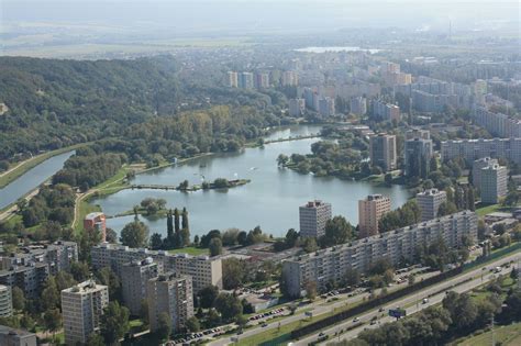 Sídlisko Nad jazerom v Košiciach s výhľadom na zeleň