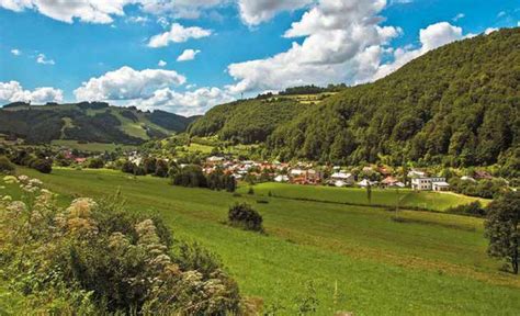 Malebná horská obec Mýto pod Ďumbierom