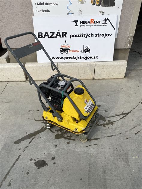 Vibračná doska (žaba) zhutňujúca štrkovú vrstvu